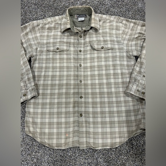Columbia men’s beige plaid button up shirt size medium - Picture 2 of 7